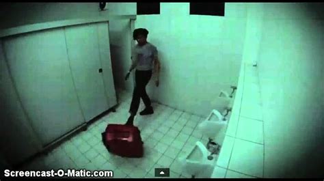 Mujer Zombie Asusta En Baño Publico Youtube