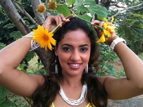 Srilankan Sexy Acterss Udari Warnakulasooriya Photo Collection Alessandra Delicadeza