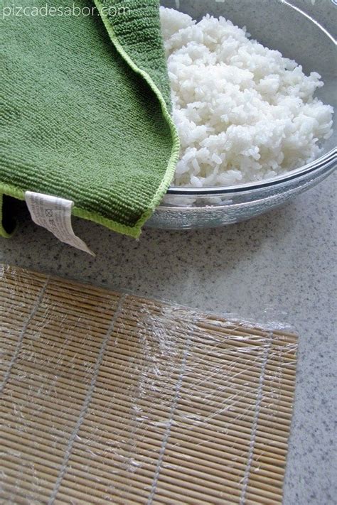 El mejor arroz para sushi es el glutinoso, para que pueda quedar compacto y formar cada pieza. Cómo cocinar arroz para sushi + salsas para acompañarlo ...