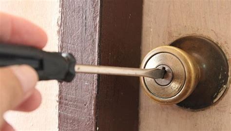 How To Unlock A Bedroom Door From The Outside 4 Quick Ways