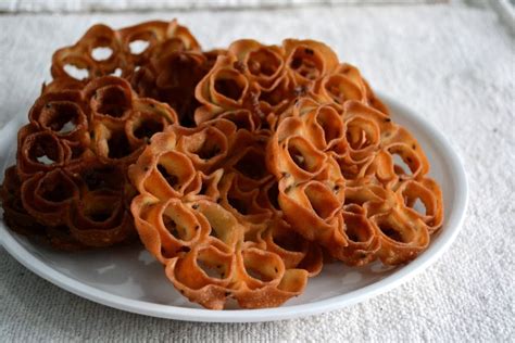 Tamil recipes are usually a perfect blend of tangy, sour, sweet and spicy ingredients and vary a lot from the cuisines that hail from other south indian states. Achu Murukku (without egg) - Tamil Nadu - Gayathri's Cook Spot