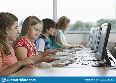 Children 10 12 Using Computer In Computer Lab Stock Image Image Of