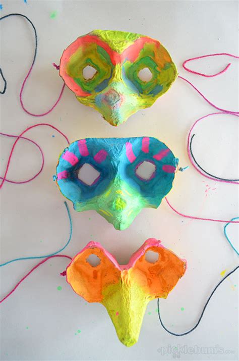 Make An Egg Carton Mask Kids Crafts Artesanato Aves Caixas De Ovos