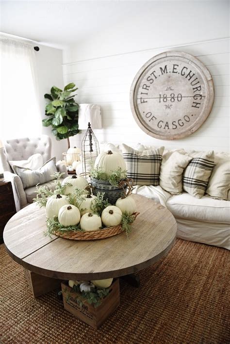 Lift it up with this out of the box on the budget wall mirror. Delicate Fall Decor Ideas For The Upcoming Autumn ...