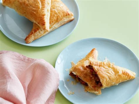Looking for some new ground beef recipes for an easy and cheap dinner idea? Ground Beef Empanadas (Picadillo) Recipe | Marcela ...