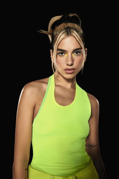 English pop singer dua lipa showcases a throwback vibe and a knack for catchy pop with soulful grit, much like sia, jessie j, or p!nk, and a slyly rebellious air like charli xcx or marina & the diamonds. Dua Lipa - Future Nostalgia Album Photoshoot 2020 (more ...