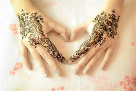 Henna tattoo designs flash a lot in terms of beautification and are an easy way to get a tattoo done on the body. 22 Superlative Mehndi Tattoo Designs for Ladies - SheIdeas