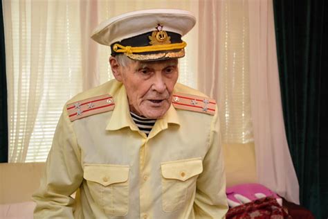 Юбилейная медаль «300 лет российскому флоту» Запорізькому ветерану Івану Залужному виповнилося 103 роки