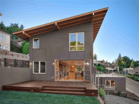 Desainnya yang out of the box ini malah menjadi daya tarik tersendiri.tak jarang, banyak desain rumah yang mengusung konsep desain minimalis modern. 10 Contoh Rumah Atap Miring Minimalis yang Lagi Hits Saat ...