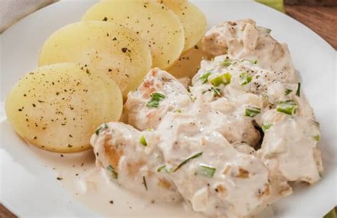 Pechugas De Pollo En Crema Con Papas Delination