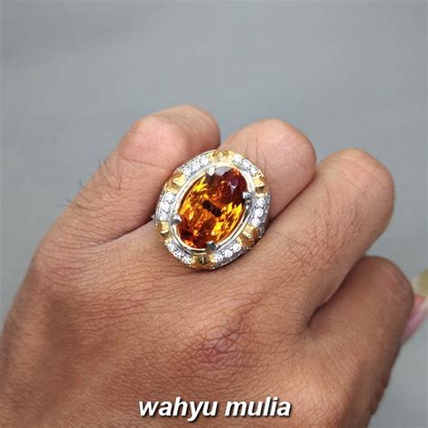 Salah satu model cincin tunangan terlaris di tokoperhiasanemas.com adalah arico. Batu Cincin Golden Citrine Quartz Kecubung Emas Asli (Kode ...