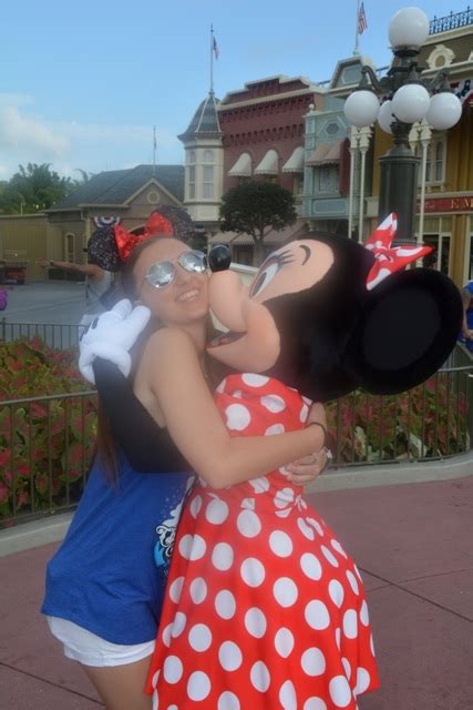 Minnie Mouse Town Square Main Street Usa Magic Kingdom Vacation