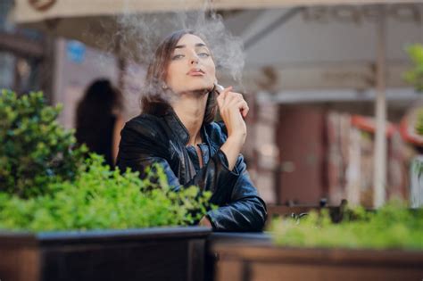 How Smoking Affects Physically Active Women And If They Can Benefit From Vaping Women Fitness