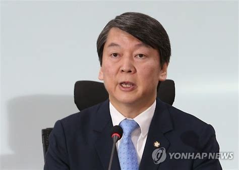 오세훈 국민의힘 서울시장 후보와 안철수 공동선거대책위원장이 지난 4일 오후 서울 서초구 세빛섬 인근 한강공원에서 유세를 갖고 지지를 호소하고 있다. '3차 TV대선토론'서 안철수, 홍준표 '돼지발정제' 논란 관련 ...