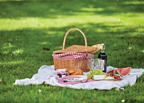 Mells Must Haves National Picnic Month Mell Square Shopping