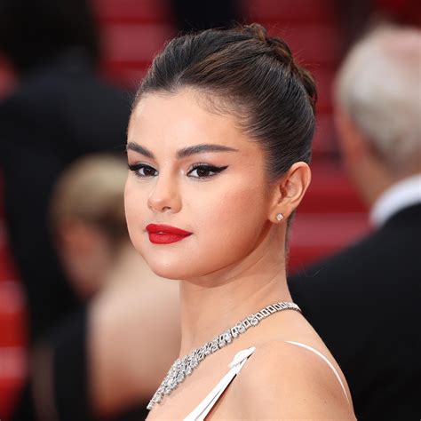 Selena Gomez Kicks Off The New Year With Some Y2k Glam Glamour