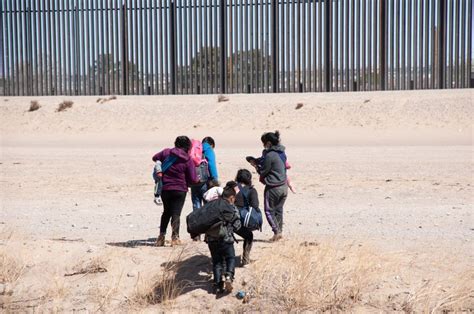 La Separación De Los Niños Migrantes De Sus Familias En La Frontera