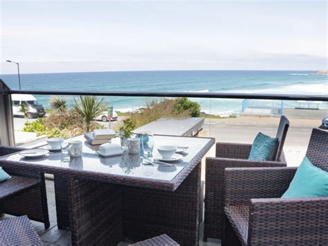 These holiday lets are set round a sunny courtyard on our peaceful farm overlooking a beautiful wooded valley. Beach Holiday Cottages in Cornwall | Coastal Self-Catering
