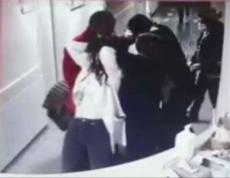 DOKTORA DARP Son dakika Kadın hastadan kadın doktora acilde saldırı