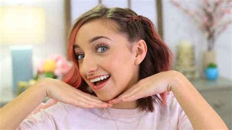 Haircuts with short backs and sides are clean, presentable, and most importantly, allow you to add shape to your hairstyle in a way that product can't. Side Pull Back | Cute Girls Hairstyles