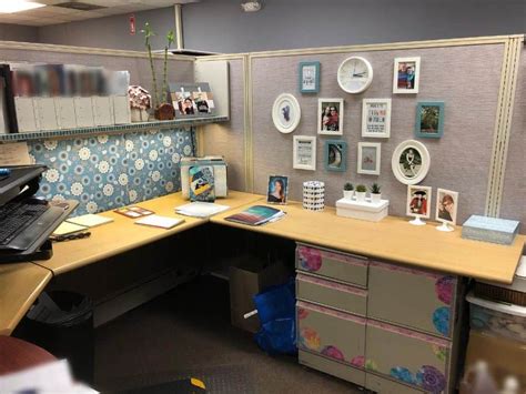 How To Professionally Decorate A Cubicle At Work
