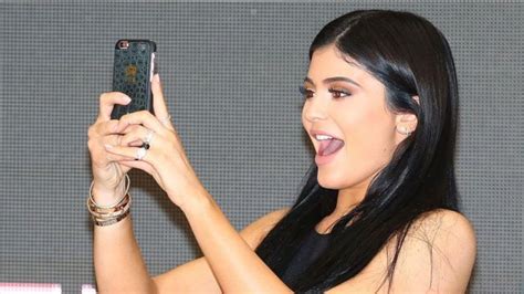 Kylie Jenner Don Make Snapchat To Lose 13bn Bbc News Pidgin