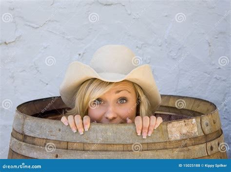 Lufowego Cowgirl Lufowi Uśmiechnięci Potomstwa Zdjęcie Stock Obraz Złożonej Z Oczy Trawy