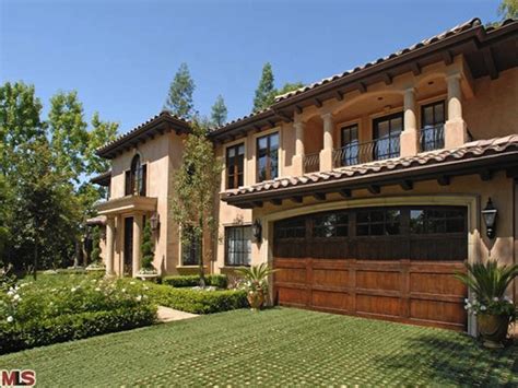 I remember going to the white house one time and i was like, 'i just posted a. Kim Kardashian Quietly Sells Her Beverly Hills Home ...