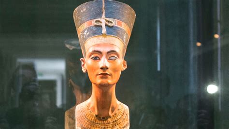 Egypt S Lost Queen Nefertiti May Lie Concealed In King Tut S Tomb