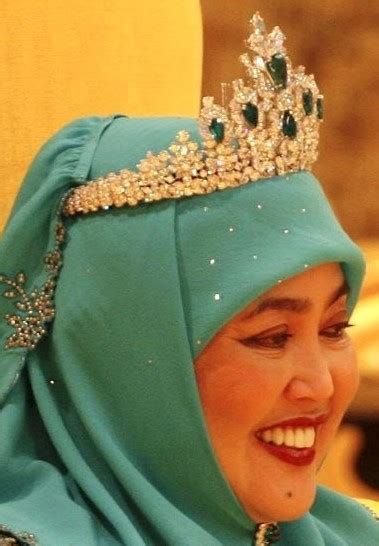 Tiara Mania Queen Saleha Of Bruneis Emerald Tiara