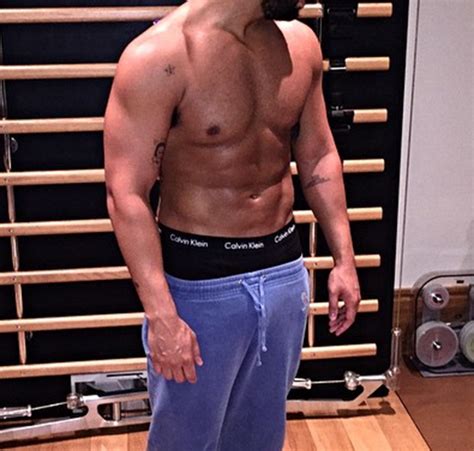 Drakes Topless Photo Sparks Hysteria Elle Australia