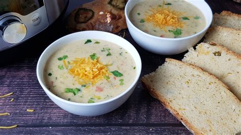 Here's a wonderful corn chowder recipe—best with the sweet crunch of fresh corn on the cob—or, canned corn if fresh corn is not available. 10 Minutes Instant Pot Corn Chowder / Panera Summer Corn Chowder Recipe - Aaichi Savali