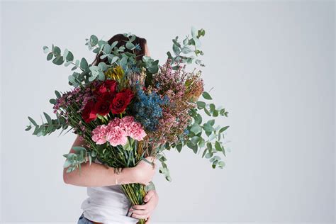 Dal fiore omonimo, scientificamente chiamato dahlia, e a sua volta derivato dal nome del suo scopritore, il botanico svedese anders dahl che nel 1789 lo importò dal messico. La tua data di nascita corrisponde ad un fiore, scopri il ...