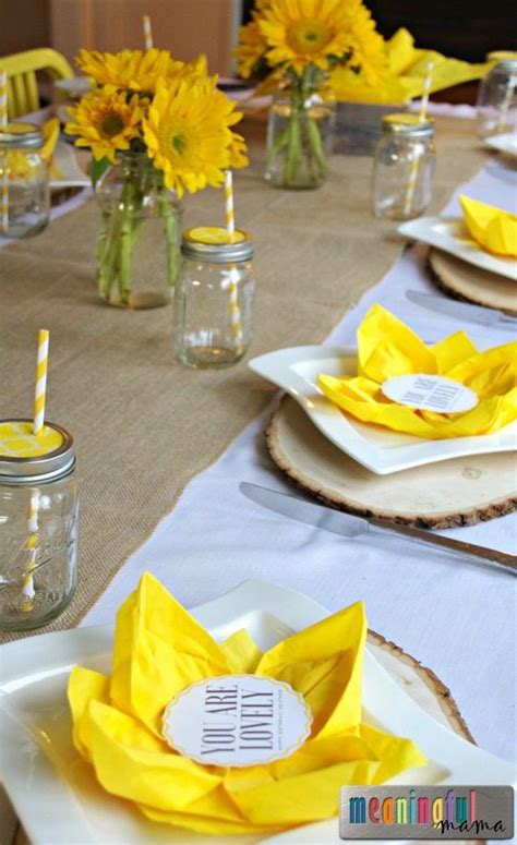 How to create simple and elegant napkin displays, with over 150 ideas for folding, making, decorating and embellishing, shown in more than. Flower Paper Napkin Folding with Sunflower Table ...