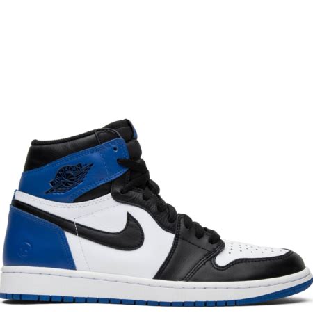 Click here for release details and official images. Air Jordan 1 Retro High OG GS 'University Blue' | Pluggi