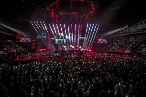 The cleanliness is okay too. #Showbiz: K-Pop Devi EXO Axiata Arena'da Ortalığı Kırıp ...