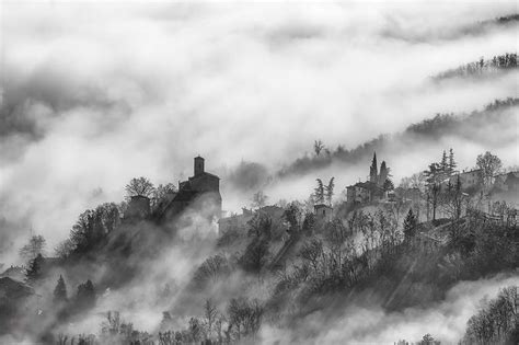 33 Mysterious Shots Of Cities And Fog You Got To See