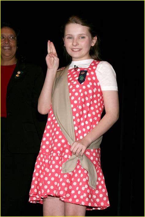 Abigail Breslin Enters Girl Scout Central Photo 1025191 Photos Just Jared Entertainment News