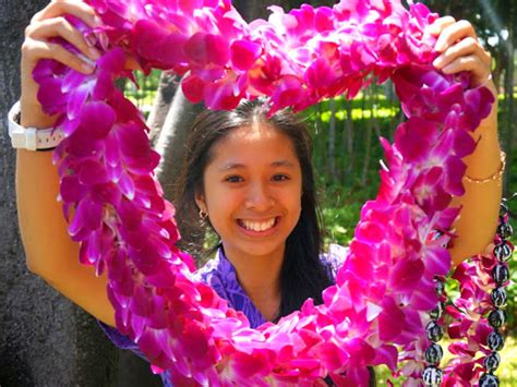 Honolulu Airport Traditional Welcome Flower Lei Greeting Open Now