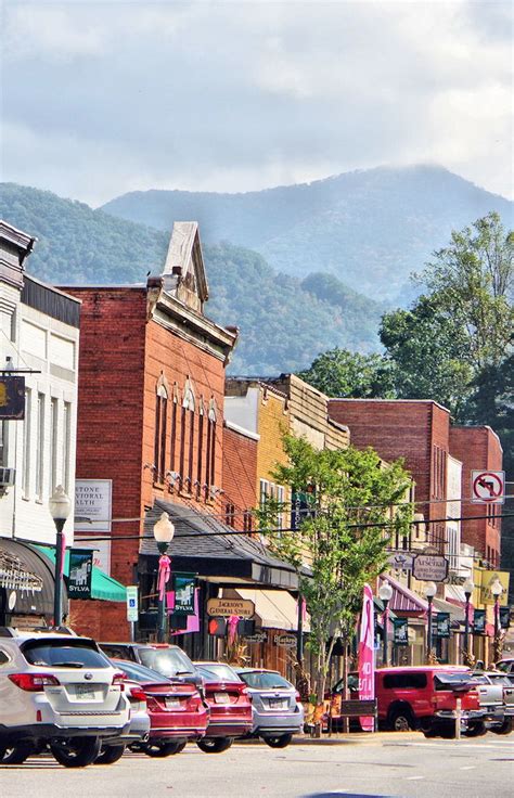 See Our Top 35 Small Mountain Towns Near Asheville That Are Fun To