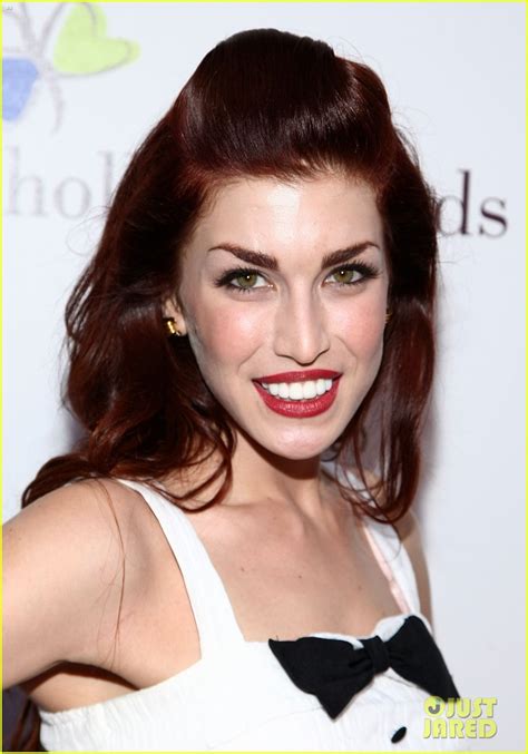 Stevie Ryan Dead Youtube Star Commits Suicide At 33 Photo 3922992
