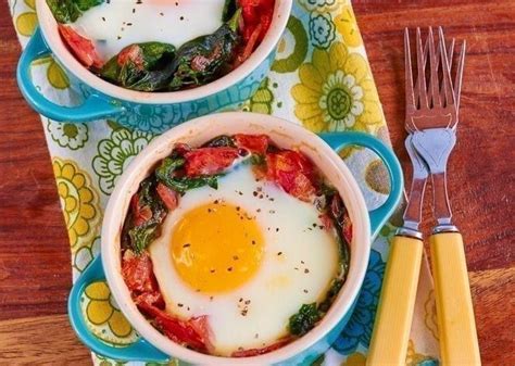 Spinach is a leafy green vegetable that can be enjoyed raw or cooked. Oven-Baked Egg with Spinach & Bacon | Baked eggs, Food recipes, Oven baked eggs