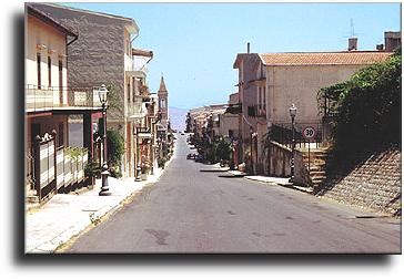 Case a campofelice di roccella: Turismo a Campofelice di Fitalia: Per le vie del paese