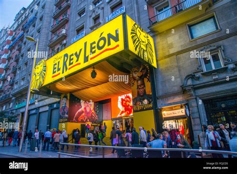 Fachada Teatro Lope De Vega Madrid Fotografías E Imágenes De Alta