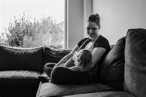 breastfeeding mayera fotografie
