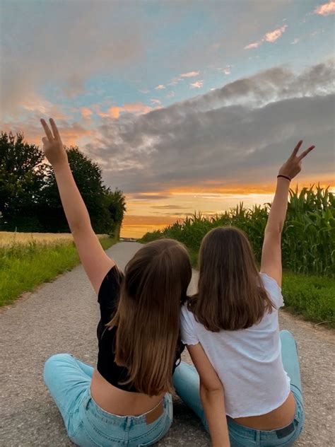 Best Friends Sunset Picture💘 Best Friend Photoshoot Best Friend
