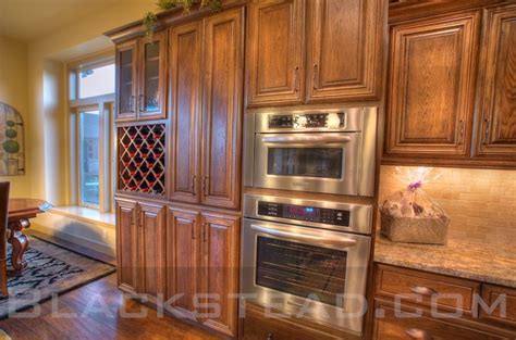 Oak kitchen cabinets are popular in traditional kitchen designs. Glaze Finish | Glazed kitchen cabinets, Modern oak kitchen ...