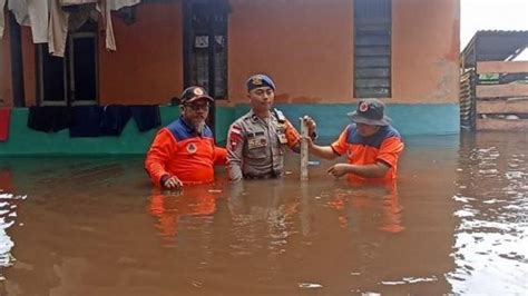 Banjir Di Sintang Kalbar Bnpb Jiwa Terdampak Orang Mengungsi