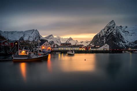 Фотография Лофотенские острова Норвегия Hamnoy Village Горы Зима