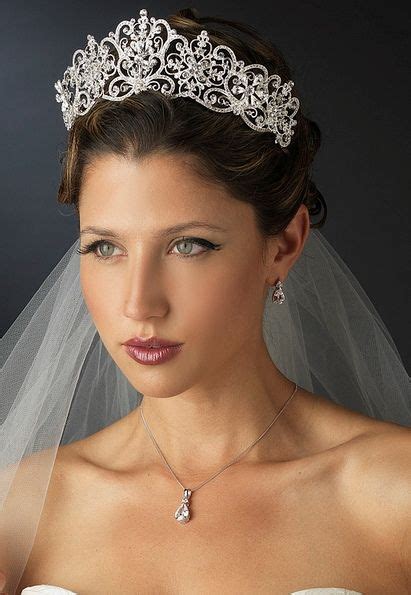 719 Best Wedding Bridal Veils And Tiaras Images On Pinterest Hair Dos